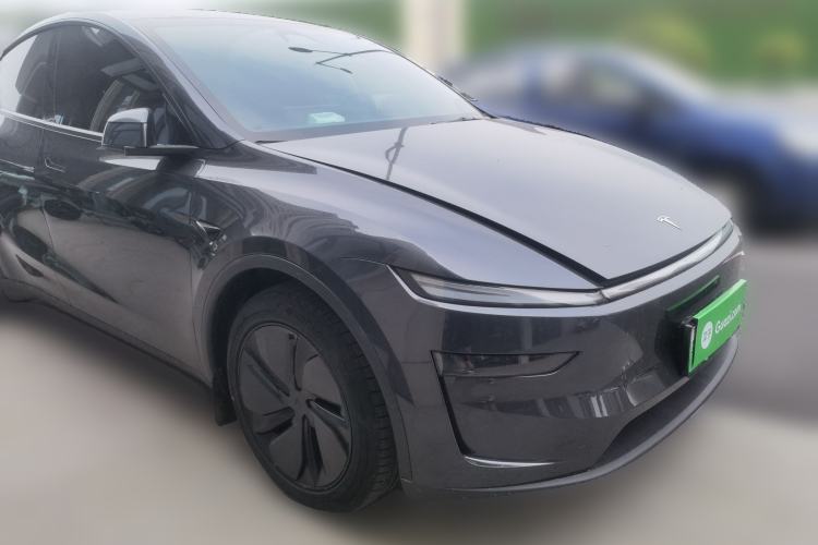 Used Tesla Model Y 2025 Long-Range All-Wheel-Drive Version Front Right 45 Deg