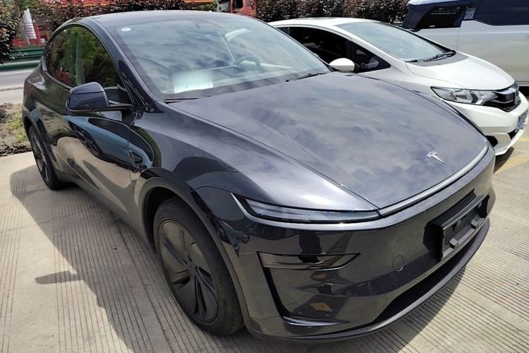 Used Tesla Model Y 2025 Rear-Wheel-Drive Version Front Right 45 Deg