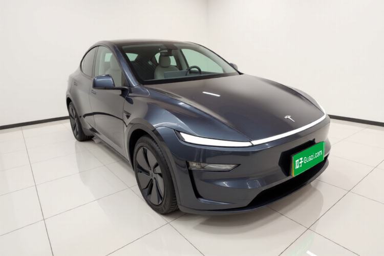 Used Tesla Model Y 2025 Long-Range All-Wheel-Drive Version Front Right 45 Deg