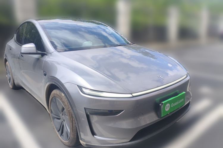 Used Tesla Model Y 2025 Rear-Wheel-Drive Version Front Right 45 Deg