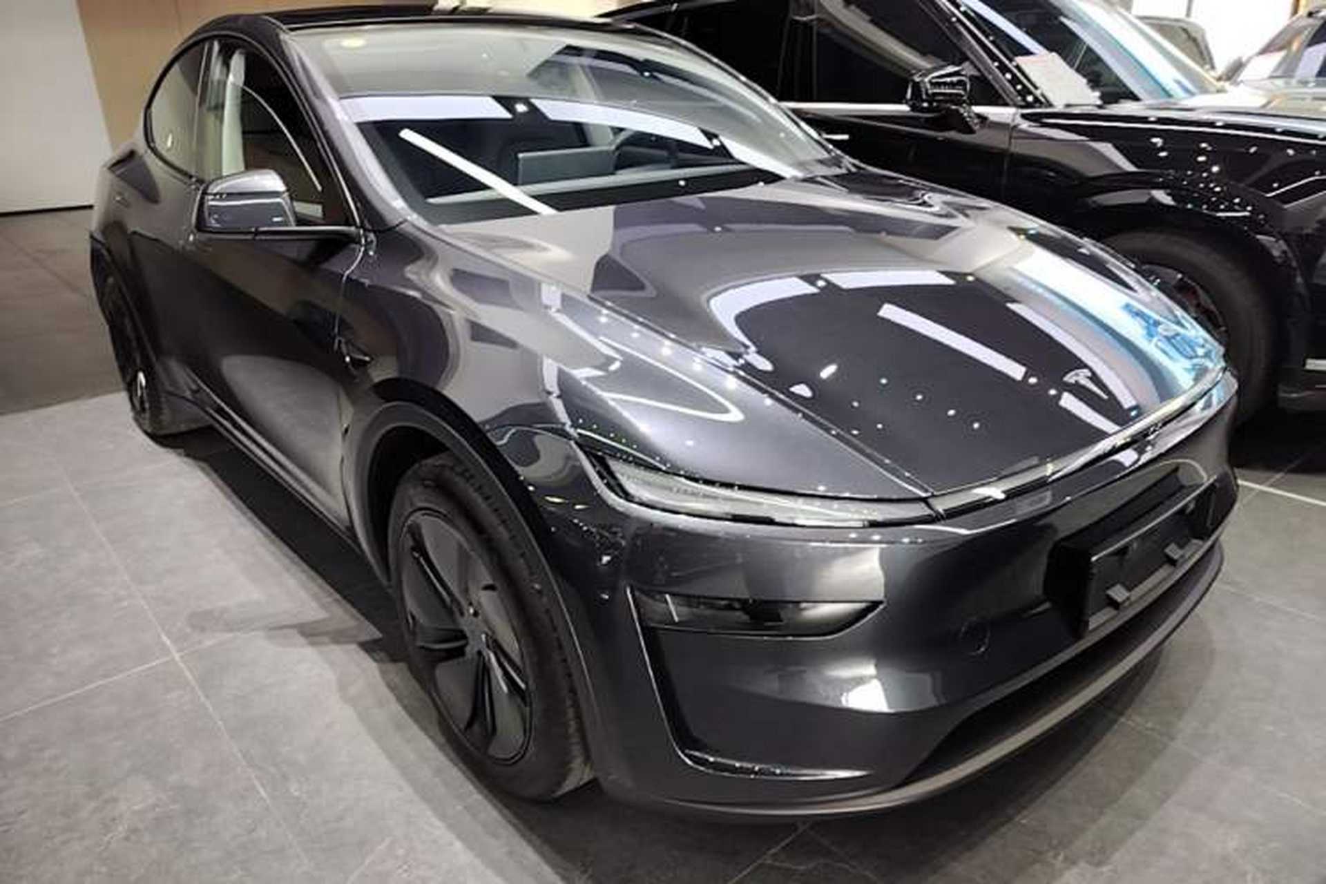 Used Tesla Model Y 2025 Rear-Wheel-Drive Version Front Right 45 Deg