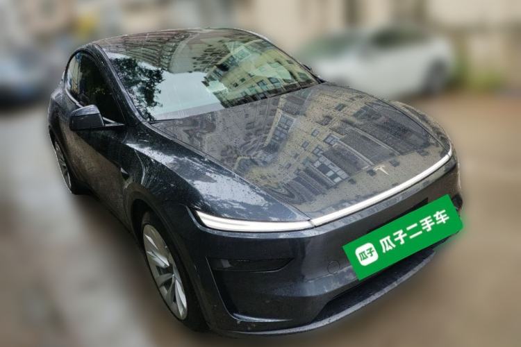 Used Tesla Model Y 2025 Long-Range All-Wheel-Drive Version Front Right 45 Deg