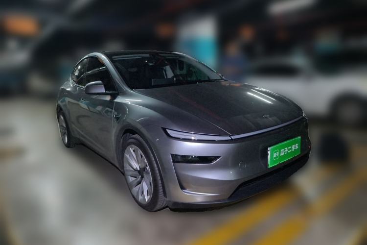 Used Tesla Model Y 2025 Long-Range All-Wheel-Drive Version Front Right 45 Deg