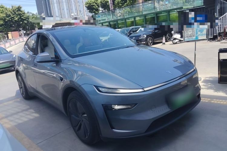 Used Tesla Model Y 2025 Rear-Wheel-Drive Version Front Right 45 Deg