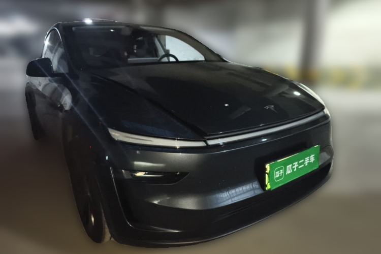 Used Tesla Model Y 2025 Rear-Wheel Drive First Edition Front Right 45 Deg