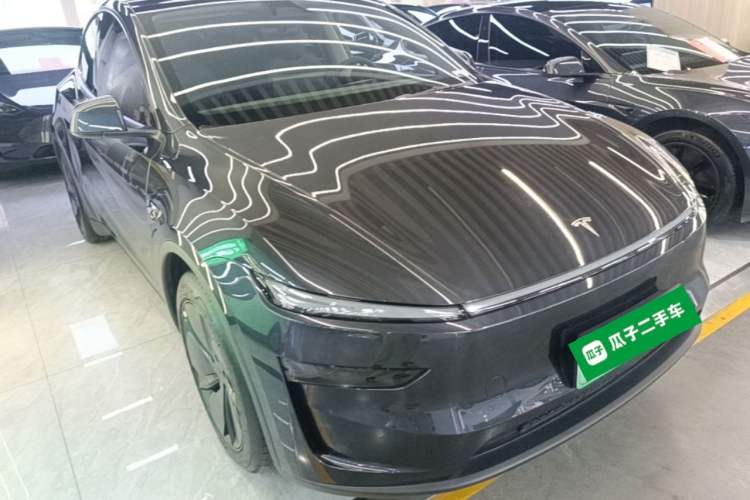 Used Tesla Model Y 2025 Rear-Wheel-Drive Version Front Right 45 Deg