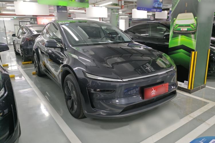 Used Tesla Model Y 2025 Rear-Wheel-Drive Version Front Right 45 Deg