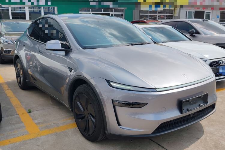 Used Tesla Model Y 2025 Rear-Wheel-Drive Version Front Right 45 Deg