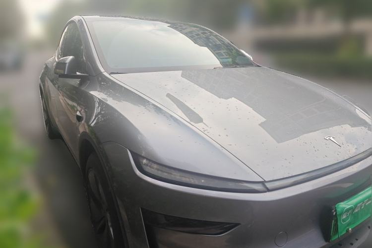 Used Tesla Model Y 2025 Rear-Wheel-Drive Version Front Right 45 Deg