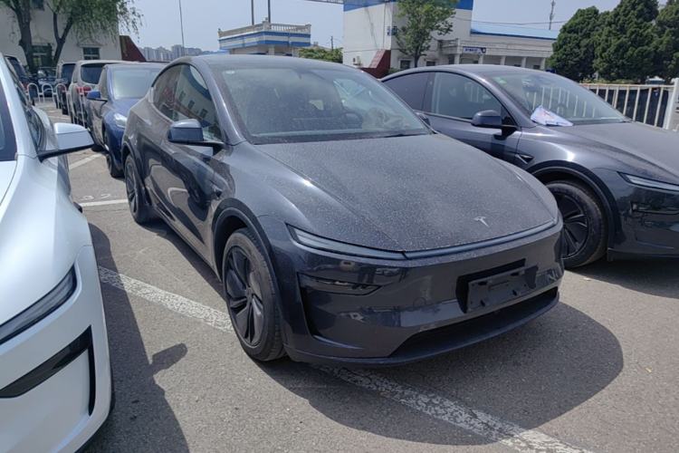 Used Tesla Model Y 2025 Rear-Wheel-Drive Version Front Right 45 Deg