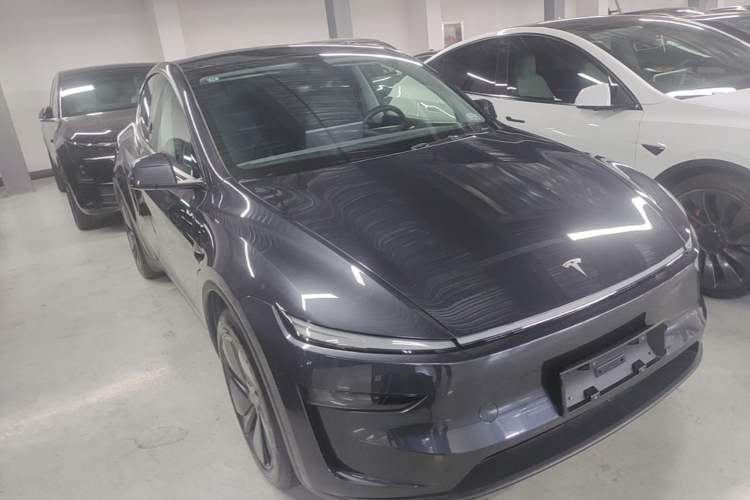 Used Tesla Model Y 2025 Rear-Wheel-Drive Version Front Right 45 Deg