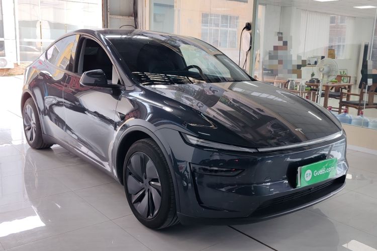 Used Tesla Model Y 2025 Rear-Wheel Drive First Edition Front Right 45 Deg