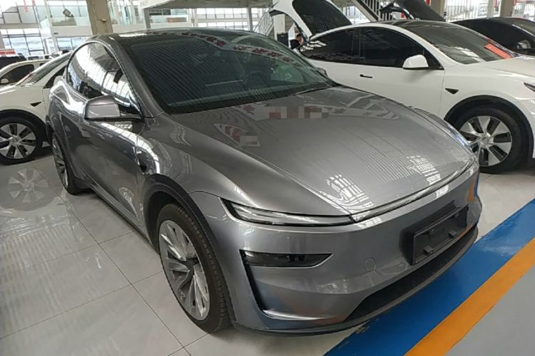 Used Tesla Model Y 2025 Rear-Wheel-Drive Version Front Right 45 Deg