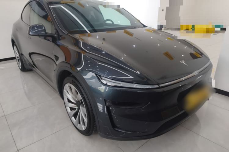 Used Tesla Model Y 2025 Long-Range All-Wheel-Drive Version Front Right 45 Deg