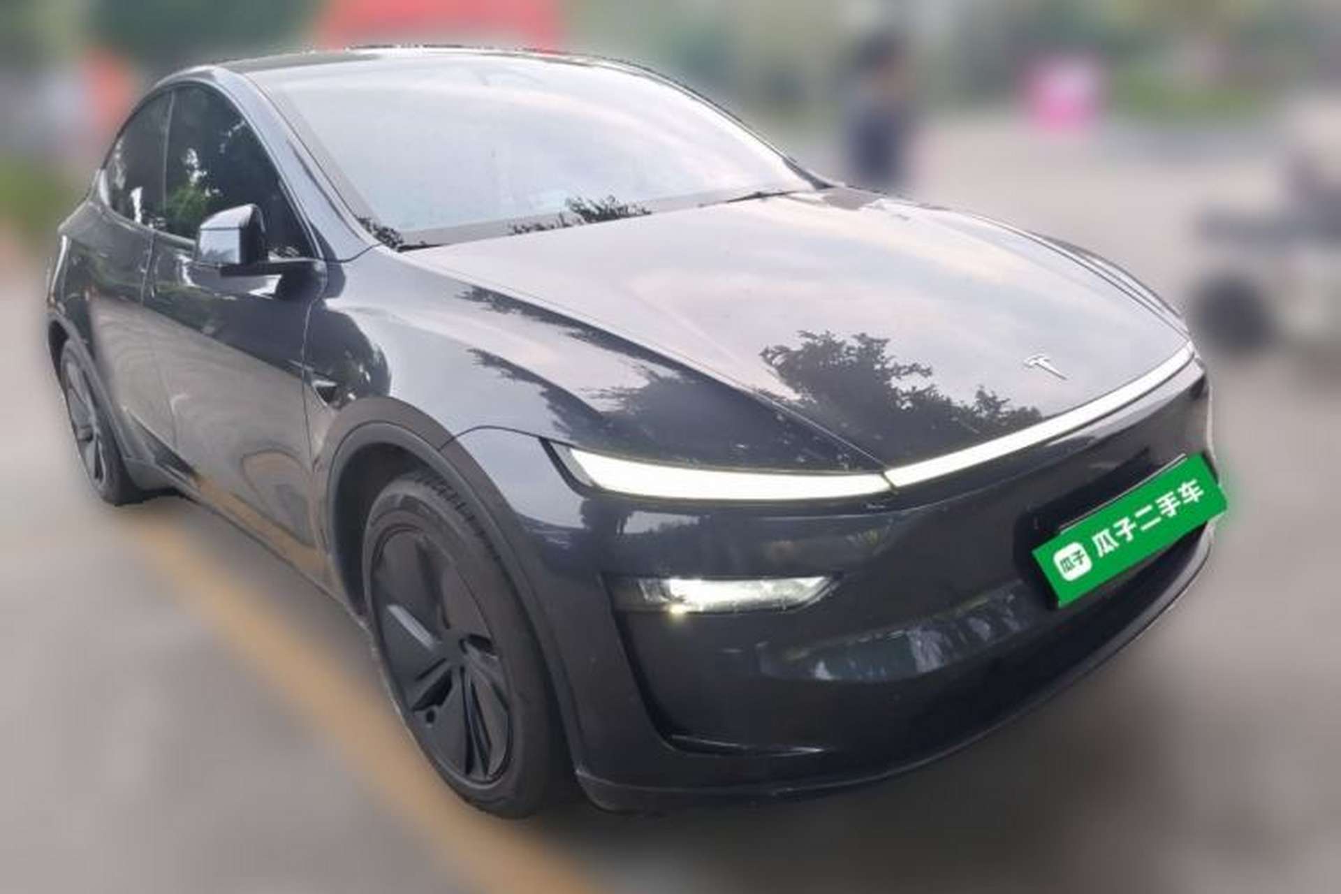 Used Tesla Model Y 2025 Long-Range All-Wheel Drive First Edition Front Right 45 Deg
