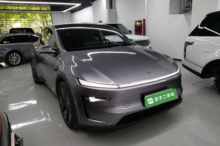 Used Tesla Model Y 2025 Rear-Wheel Drive First Edition Front Right 45 Deg
