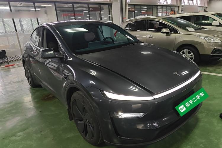 Used Tesla Model Y 2025 Rear-Wheel Drive First Edition Front Right 45 Deg