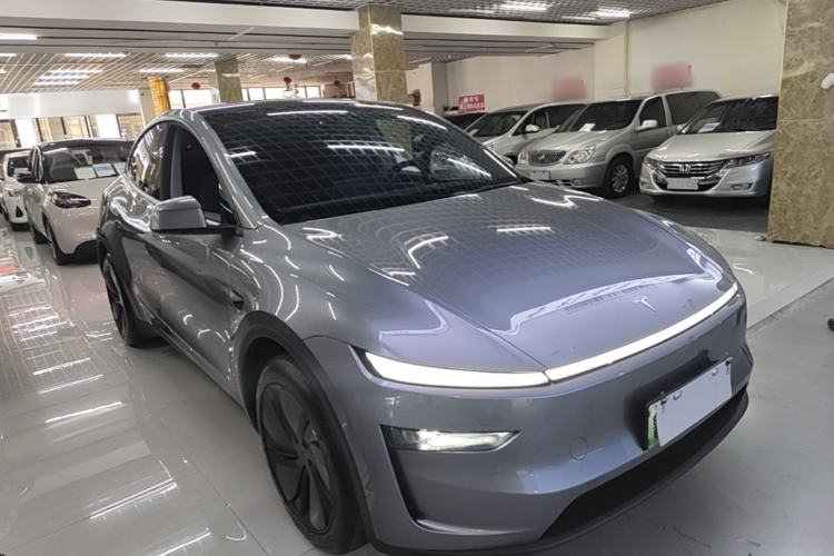 Used Tesla Model Y 2025 Rear-Wheel Drive First Edition Front Right 45 Deg