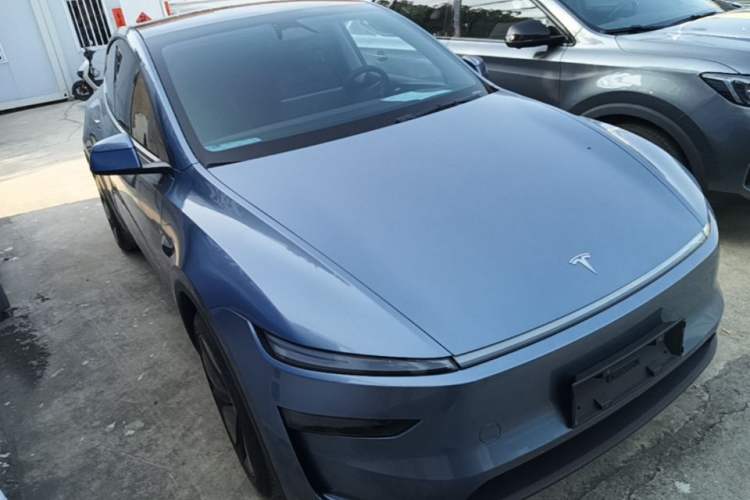 Used Tesla Model Y 2025 Rear-Wheel-Drive Version Front Right 45 Deg