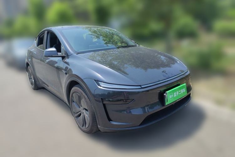 Used Tesla Model Y 2025 Rear-Wheel-Drive Version Front Right 45 Deg