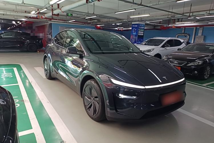 Used Tesla Model Y 2025 Rear-Wheel-Drive Version Front Right 45 Deg