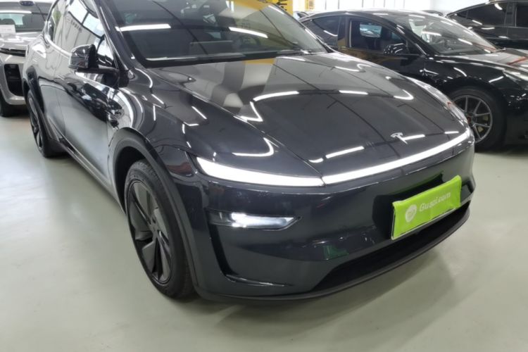 Used Tesla Model Y 2025 Rear-Wheel Drive First Edition Front Right 45 Deg