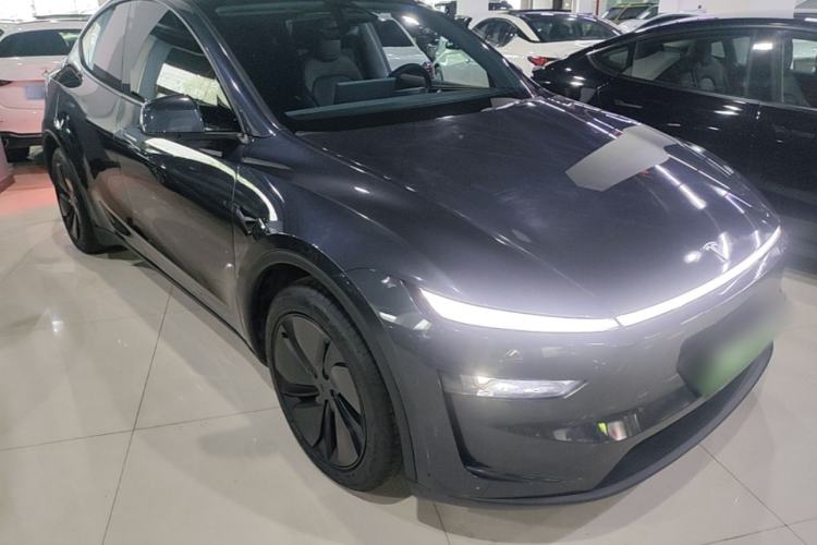 Used Tesla Model Y 2025 Rear-Wheel-Drive Version Front Right 45 Deg