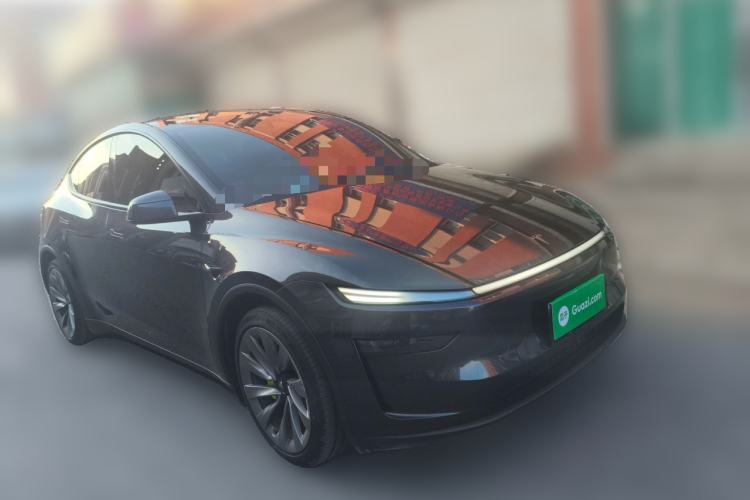 Used Tesla Model Y 2025 Long-Range All-Wheel-Drive Version Front Right 45 Deg