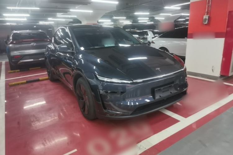 Used Tesla Model Y 2025 Rear-Wheel-Drive Version Front Right 45 Deg