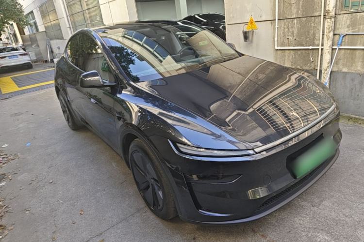 Used Tesla Model Y 2025 Rear-Wheel-Drive Version Front Right 45 Deg