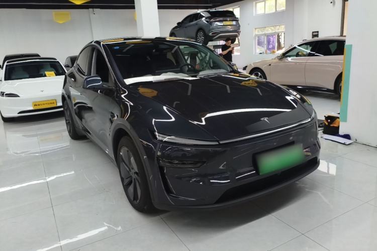 Used Tesla Model Y 2025 Rear-Wheel-Drive Version Front Right 45 Deg