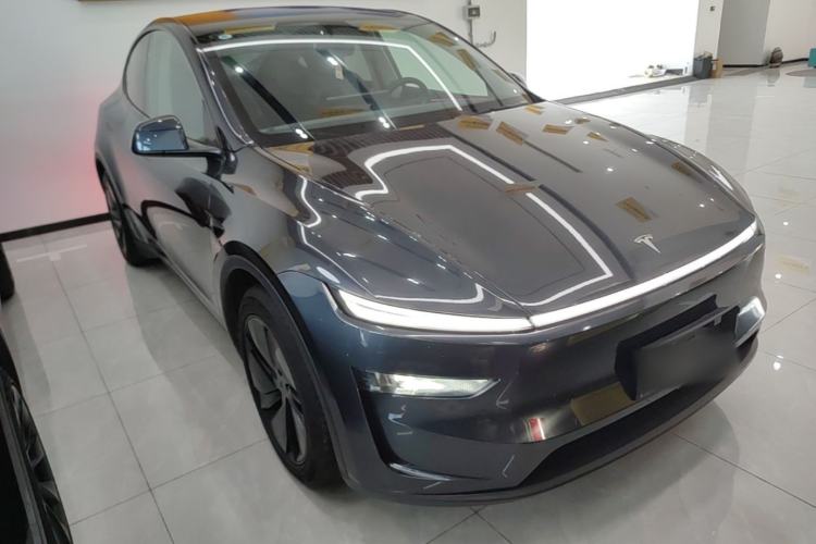 Used Tesla Model Y 2025 Long-Range All-Wheel-Drive Version Front Right 45 Deg