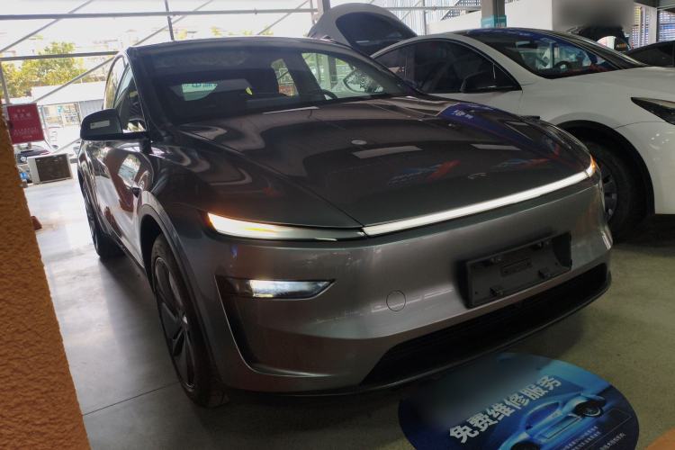 Used Tesla Model Y 2025 Rear-Wheel-Drive Version
