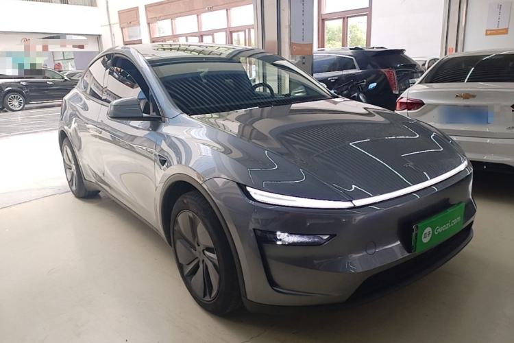 Used Tesla Model Y 2025 Rear-Wheel-Drive Version Front Right 45 Deg