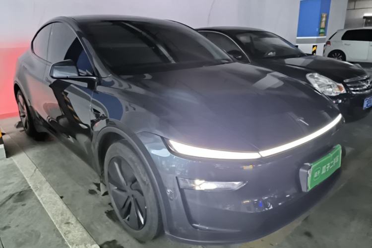 Used Tesla Model Y 2025 Rear-Wheel-Drive Version Front Right 45 Deg