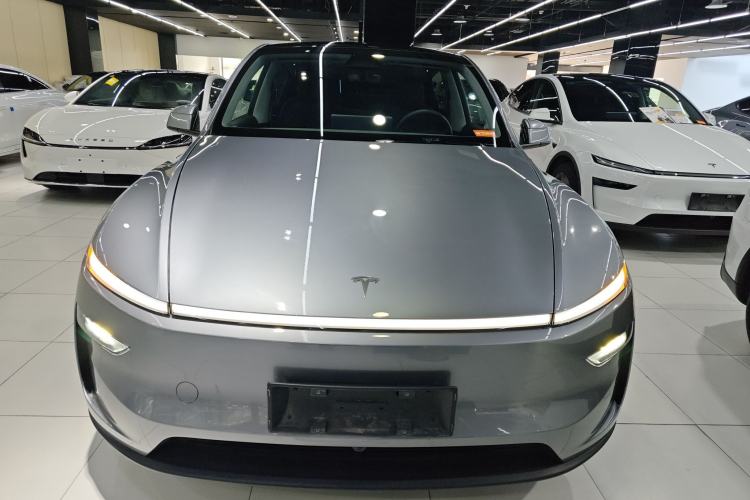 Used Tesla Model Y 2025 Rear-Wheel-Drive Version Front