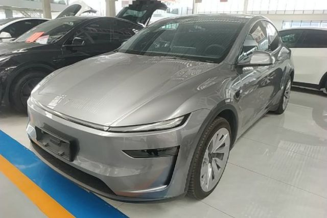 Used Tesla Model Y 2025 Rear-Wheel-Drive Version