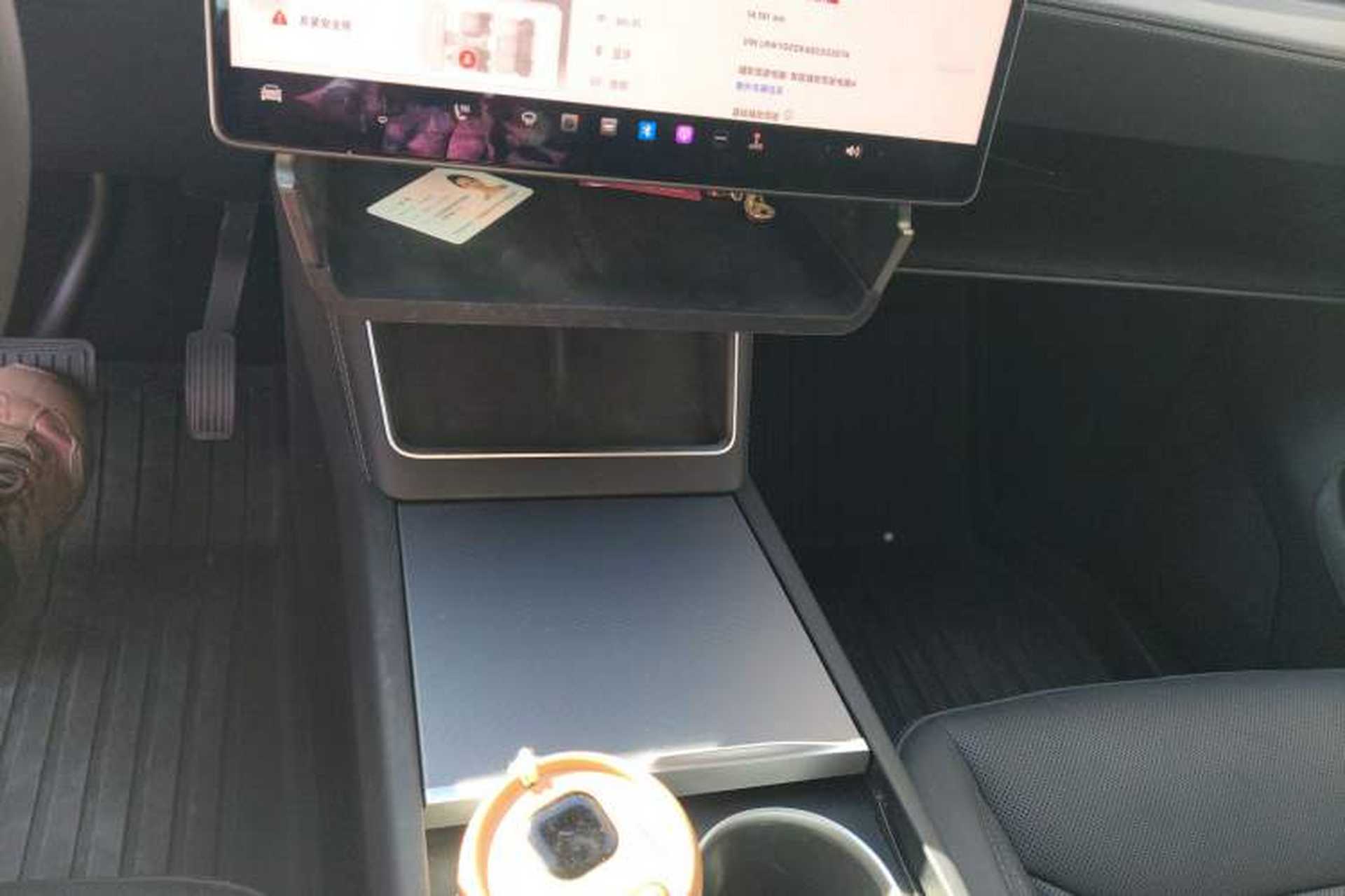 Used Tesla Model Y 2025 Long-Range All-Wheel Drive First Edition Gear Lever