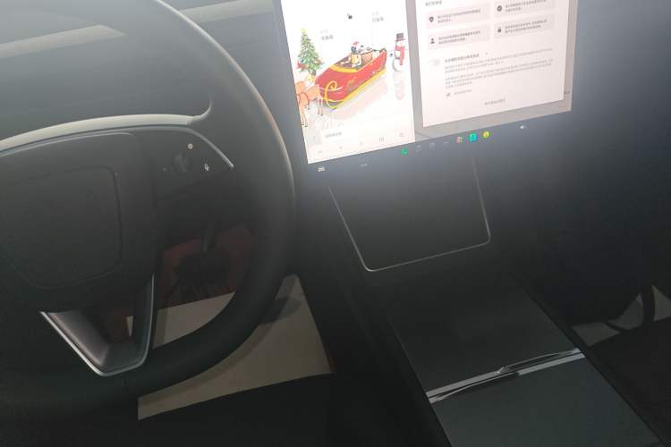 Used Tesla Model Y 2025 Rear-Wheel Drive First Edition Gear Lever