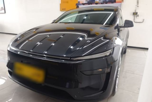 Used Tesla Model Y 2025 Long-Range All-Wheel-Drive Version