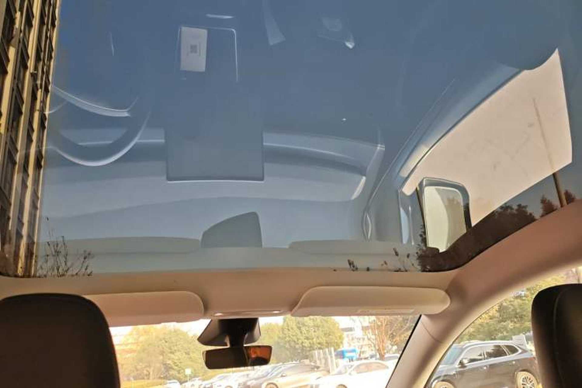 Used Tesla Model Y 2025 Rear-Wheel-Drive Version Headliner