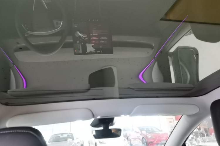 Used Tesla Model Y 2025 Rear-Wheel-Drive Version Headliner