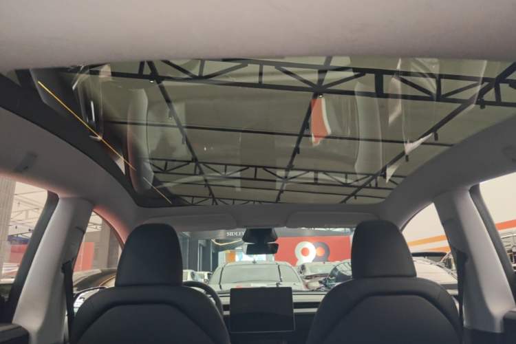 Used Tesla Model Y 2025 Rear-Wheel-Drive Version Headliner