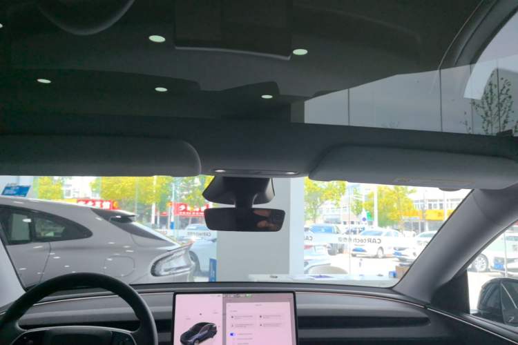 Used Tesla Model Y 2025 Rear-Wheel-Drive Version Headliner
