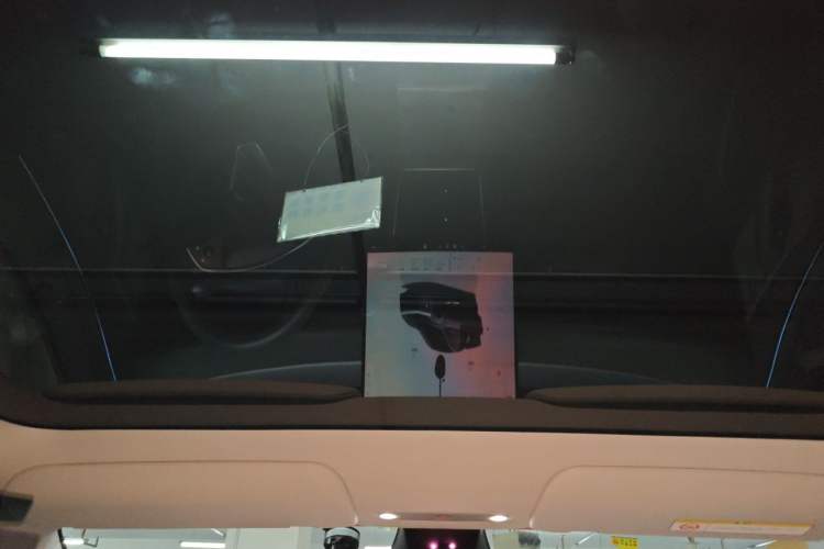 Used Tesla Model Y 2025 Rear-Wheel-Drive Version Headliner