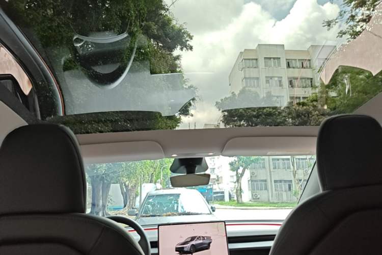 Used Tesla Model Y 2025 Rear-Wheel-Drive Version Headliner