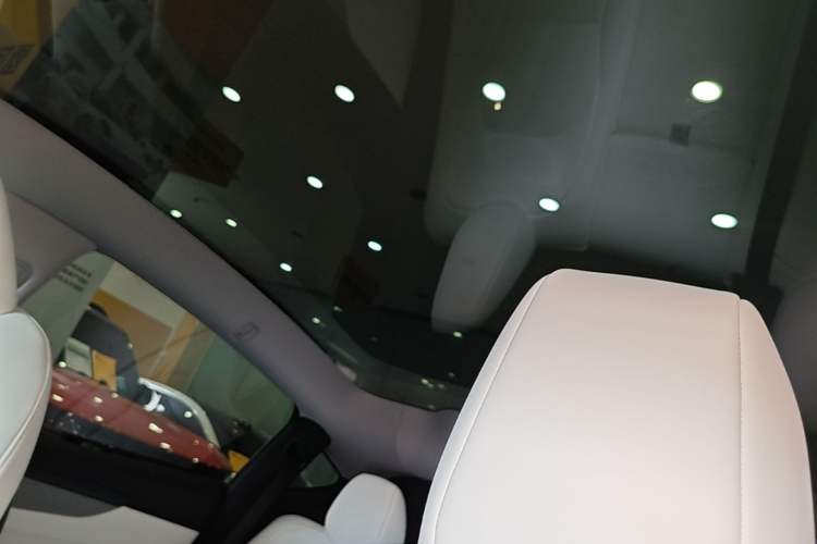 Used Tesla Model Y 2025 Long-Range All-Wheel-Drive Version Headliner
