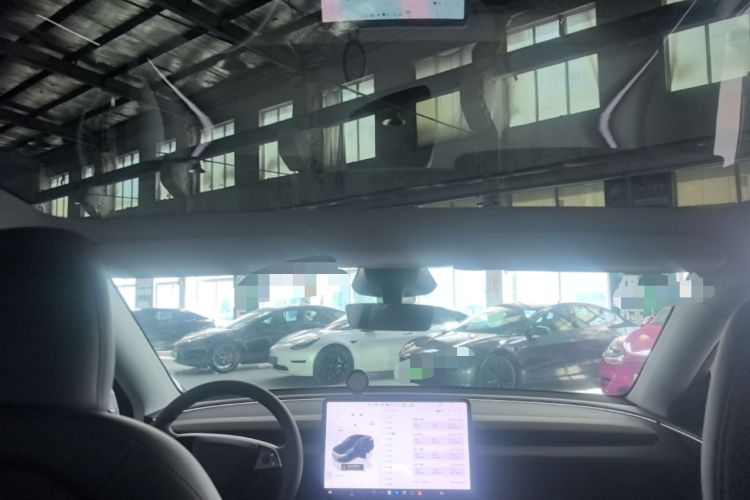 Used Tesla Model Y 2025 Rear-Wheel-Drive Version Headliner