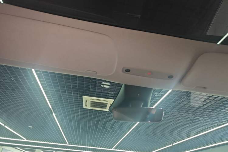 Used Tesla Model Y 2025 Rear-Wheel-Drive Version Headliner