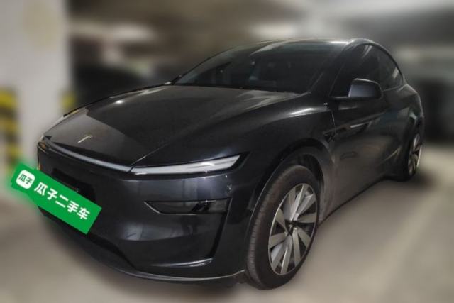 Ojetý Tesla Model Y 2025 Rear-Wheel-Drive Version